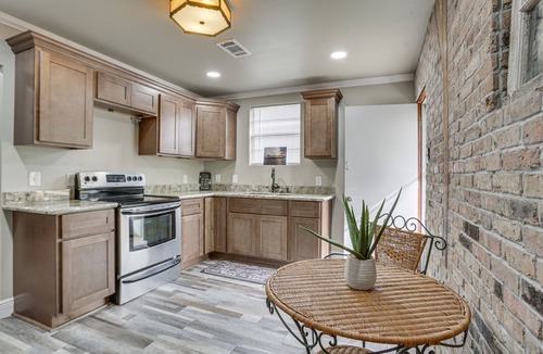 New Sarpy House | Deck, Yard & Outdoor Dining: Destrehan Getaway!