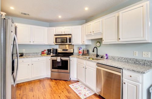 Pooler House | Deck & Yard: Savannah Area Retreat!