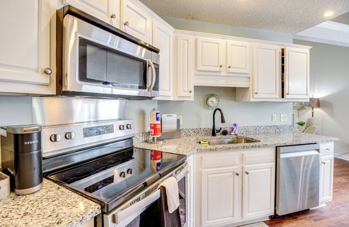 Pooler House | Deck & Yard: Savannah Area Retreat!