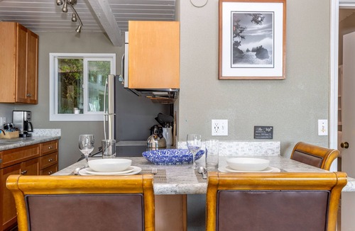 Lincoln City House | Decked Out by the Sea + Dog Friendly + Jacuzzi