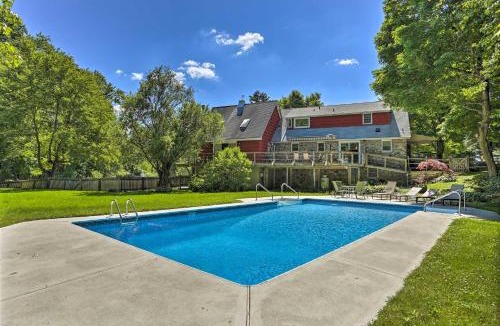 Monroe House | Decked-Out Home Hot Tub, Pool, Fire Pit and More!