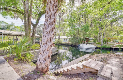 Homosassa Cottage | Decks, Docks & Kayaks: Waterfront Homosassa Gem