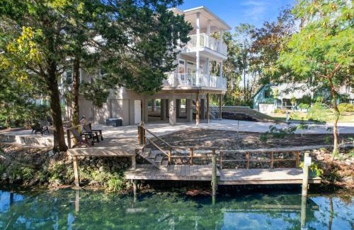 Homosassa House | Decks, Docks & Kayaks: Waterfront Homosassa Gem
