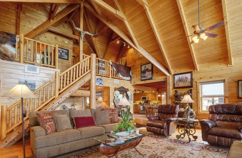 Vinita Cabin | Decks & Epic Views: Lakefront Langley Retreat!