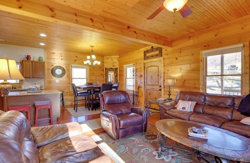 Laurel Springs Cabin | Decks & Panoramic Views: Rustic Sparta Cabin