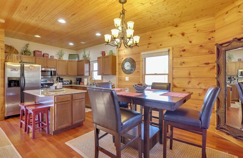 Laurel Springs Cabin | Decks & Panoramic Views: Rustic Sparta Cabin