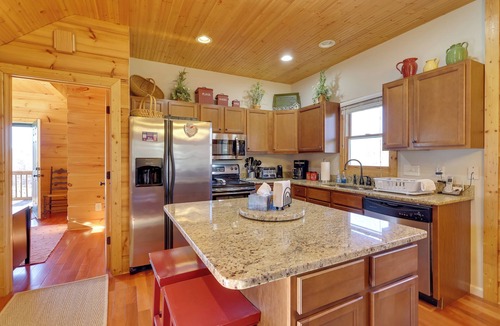 Laurel Springs Cabin | Decks & Panoramic Views: Rustic Sparta Cabin