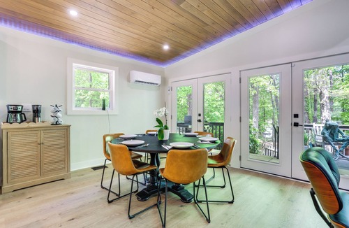 Gainesville House | Decks & Yard Games: Lakefront in Gainesville!