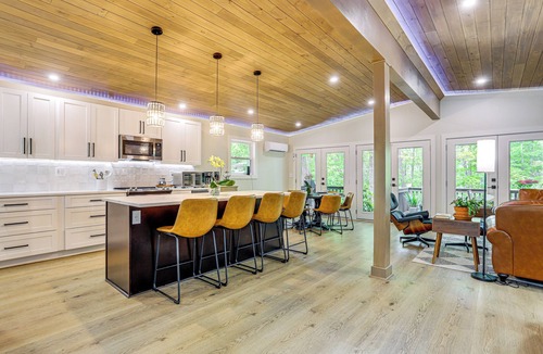 Gainesville House | Decks & Yard Games: Lakefront in Gainesville!