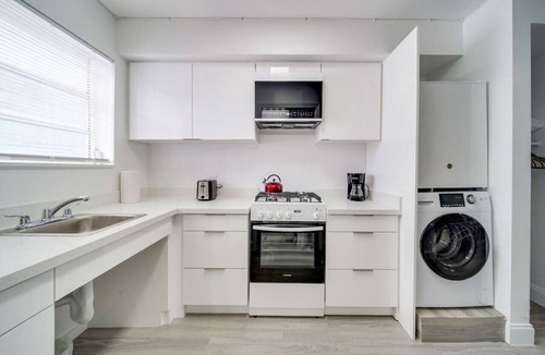 South Beach Condo | Deco Beachside Apt, w/2 Queen Beds, Washer/Dryer