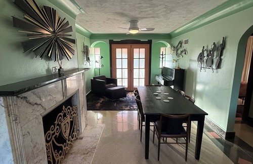 St. Louis House | Deco Den PoolTable & family Lounge TV’s bar near grants farm