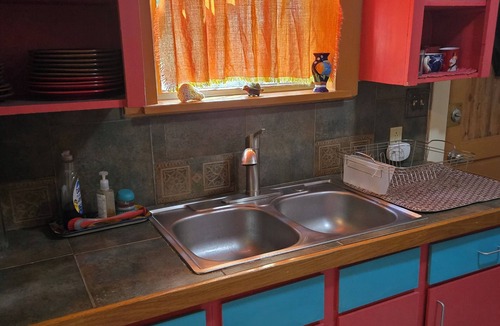 Jefferson Apartment | Deco era apt. 2, private, arty & comfortable, deck overlooking garden.