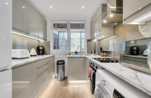 Seafront Apartment | Deco Seafront | By My Getaways