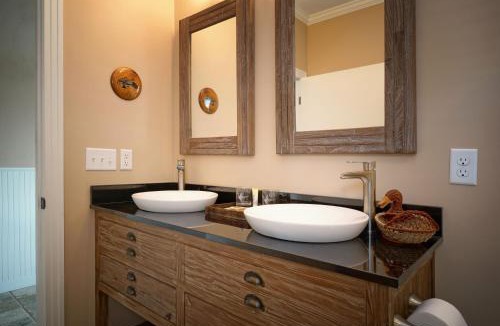 Suffolk Hotel | Decoys