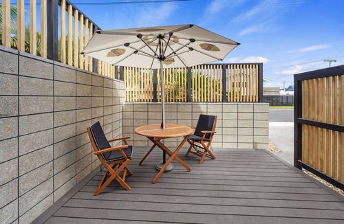 Omanu House | Dee Lightful - Mount Maunganui Holiday Home