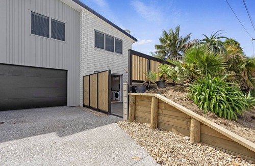 Omanu House | Dee Lightful - Mount Maunganui Holiday Home