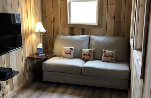 Wedowee Cabin | DeeDee's Hideaway-Secluded Getaway on the Water