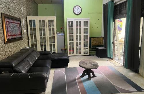 Batu Rakit House | Deenunis Homestay