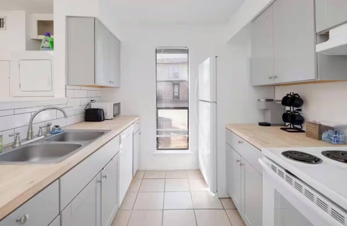 Southwood Valley Apartment | Deep Blue, Family Friendly,Recently Renovated+Pets