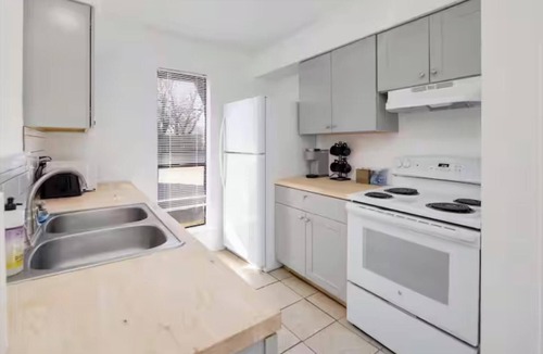 Southwood Valley Apartment | Deep Blue, Family Friendly,Recently Renovated+Pets