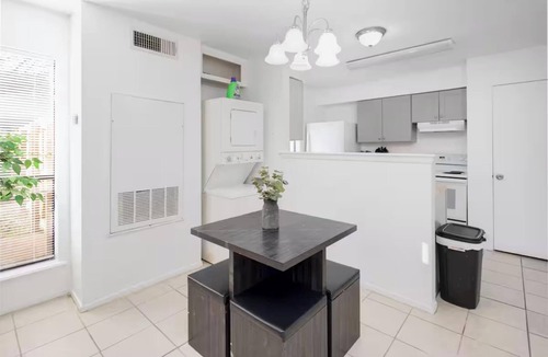 Southwood Valley Apartment | Deep Blue, Family Friendly,Recently Renovated+Pets