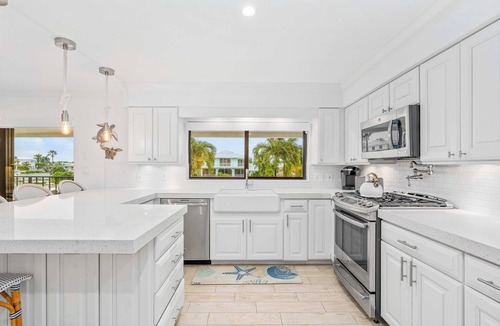 Key Colony Beach Villa | Deep Blue ~ Waterfront Gem ~ Pool ~ Kayaks ~ Dock