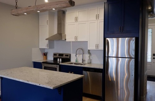 Clarendon Cottage | Deep Blue With the Waterfront View