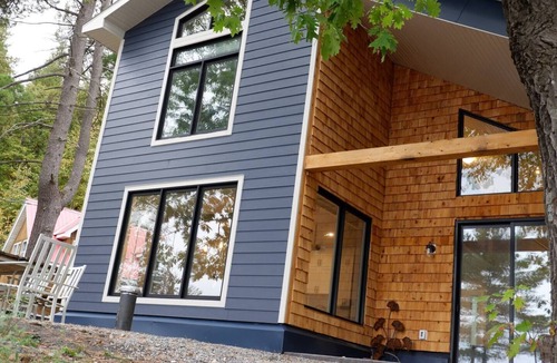 Clarendon Cottage | Deep Blue With the Waterfront View