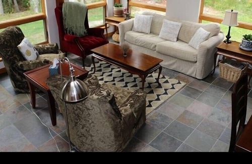 Minturn House | Deep Cove - A cozy post and beam cottage