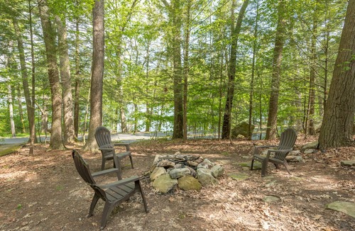 Swanton House | Deep Creek Dog Friendly Cabin w/Dock & Fireplace