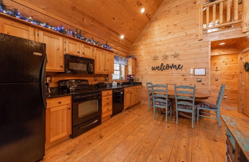 Thayerville Cabin | Deep Creek Gem w/Indoor Hot Tub