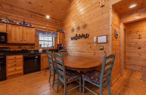 Thayerville Cabin | Deep Creek Gem w/Indoor Hot Tub
