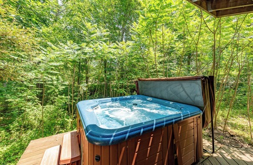 Thayerville House | Deep Creek Gem w/Views, Fire Pit & Pool Table