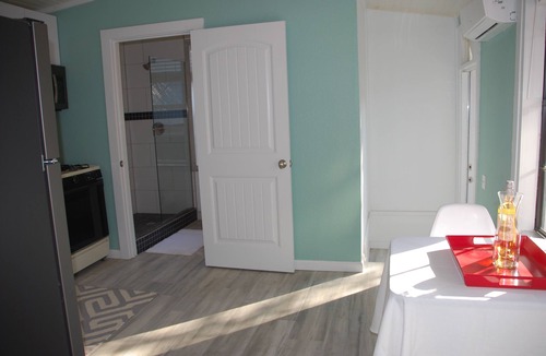 Westfield Cottage | Deep Eddy Cottage - Ideal Austin location