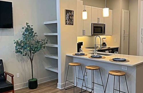 Deep Ellum Apartment | Deep Ellum Comfort Stay, Sleeps 5 - Walk to Nightlife & Dining