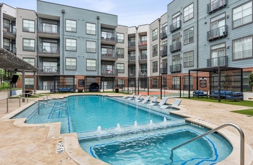 Deep Ellum Apartment | Deep Ellum-Sleeps 5-Balcony-Pool-Medical District