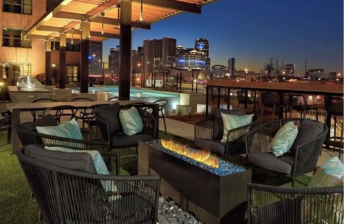 Deep Ellum Apartment | Deep Ellum Theatre Suite - The Black Collection