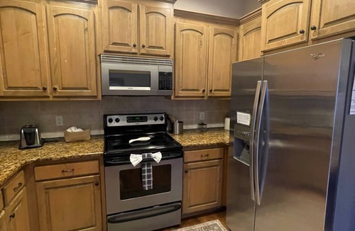Hollister House | Deep Roots Den on Table Rock. Great get away location. Rare find.