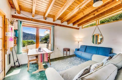 Chelan Hotel | Deep Water Cabin