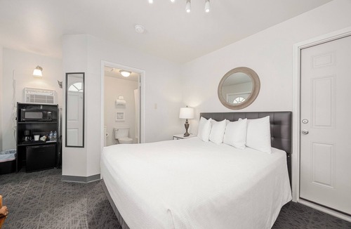 Chelan Hotel | Deep Water Inn