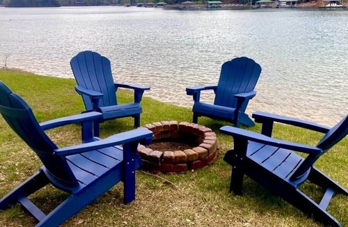 Seneca House | Deep Water-Keowee Lakefront,Kayaks, Dock, Dog friendly,level water entry, kayaks