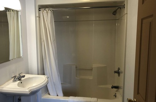 Owego Hotel | Deep Well Motel