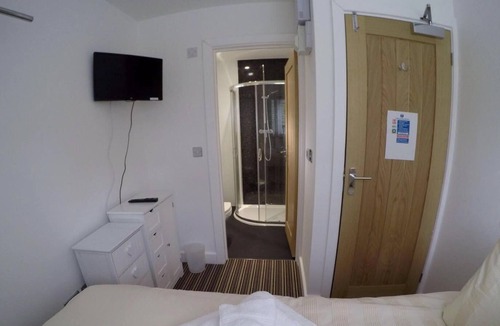 Camberley House | Deepcut Lodge Bed & Breakfast