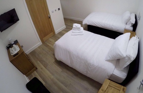 Camberley House | Deepcut Lodge Bed & Breakfast