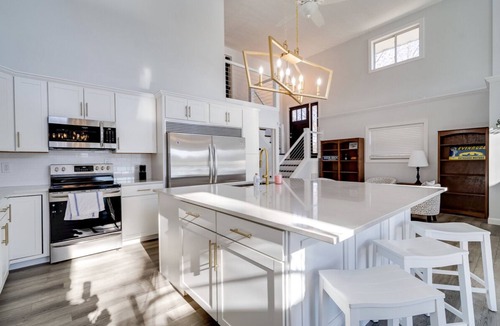 Jamestown House | Deer Brook Lake House