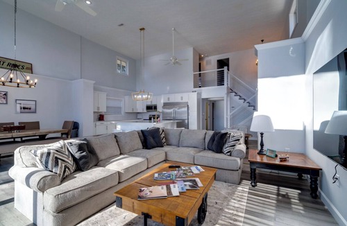 Jamestown House | Deer Brook Lake House