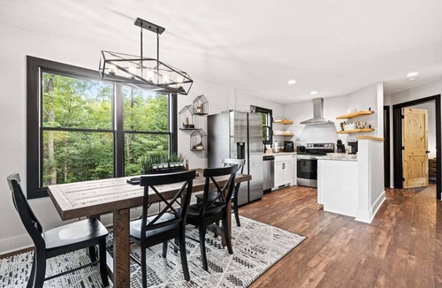 Hendersonville House | Deer Creek Cabin private new home near Hendersonville w/hot tub, fireplace, free Biltmore pass