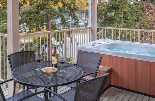 Deer Harbor Resort | Deer Harbor Resort Studio Deluxe Cottage