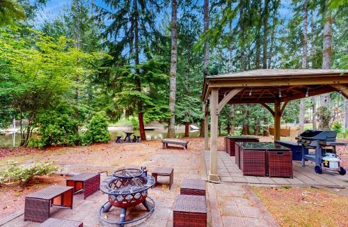 Allyn-Grapeview House | Deer Harbor