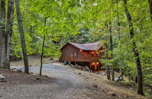 Walnut Mountain Cabin | Deer Haven - Dog Friendly, Game Room -Minimum Age
